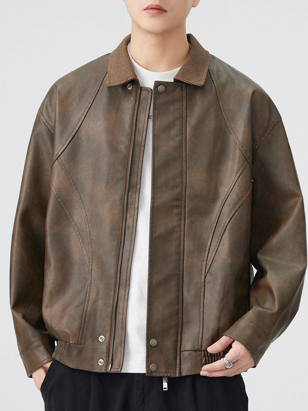 Мужская модная повседневная кожаная куртка EOOY, винтажная американская мотоциклетная куртка свободного кроя, верхняя одежда на осень-зиму
Мужская модная повседневная кожаная куртка EOOY, винтажная американская мотоциклетная куртка свободного кроя, верхняя одежда на осень-зиму