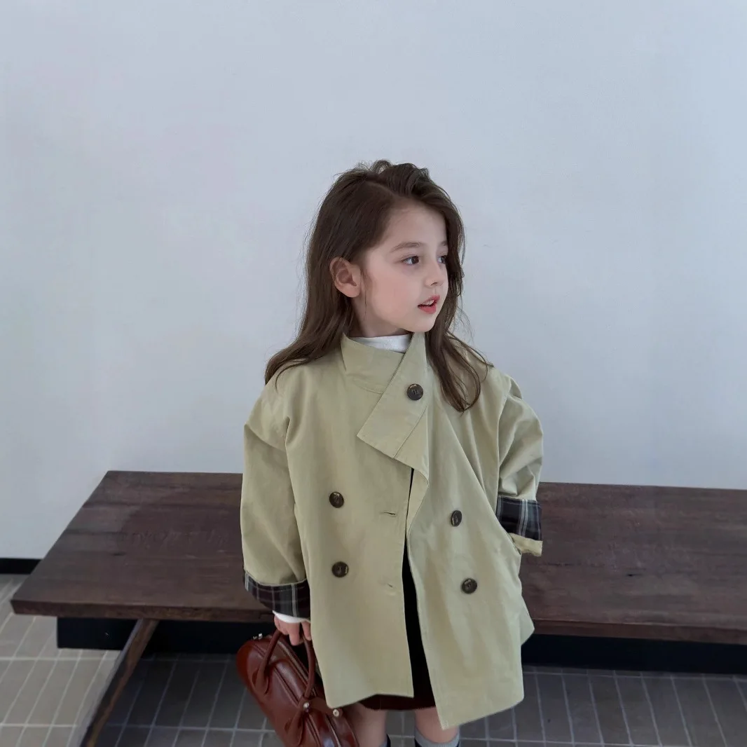 2025 New Autumn Children's Clothing Girls' Trench Coat Baby Double-breasted Stand Collar Mid Length Jacket Children's Top
2025 New Autumn Children's Clothing Girls' Trench Coat Baby Double-breasted Stand Collar Mid Length Jacket Children's Top