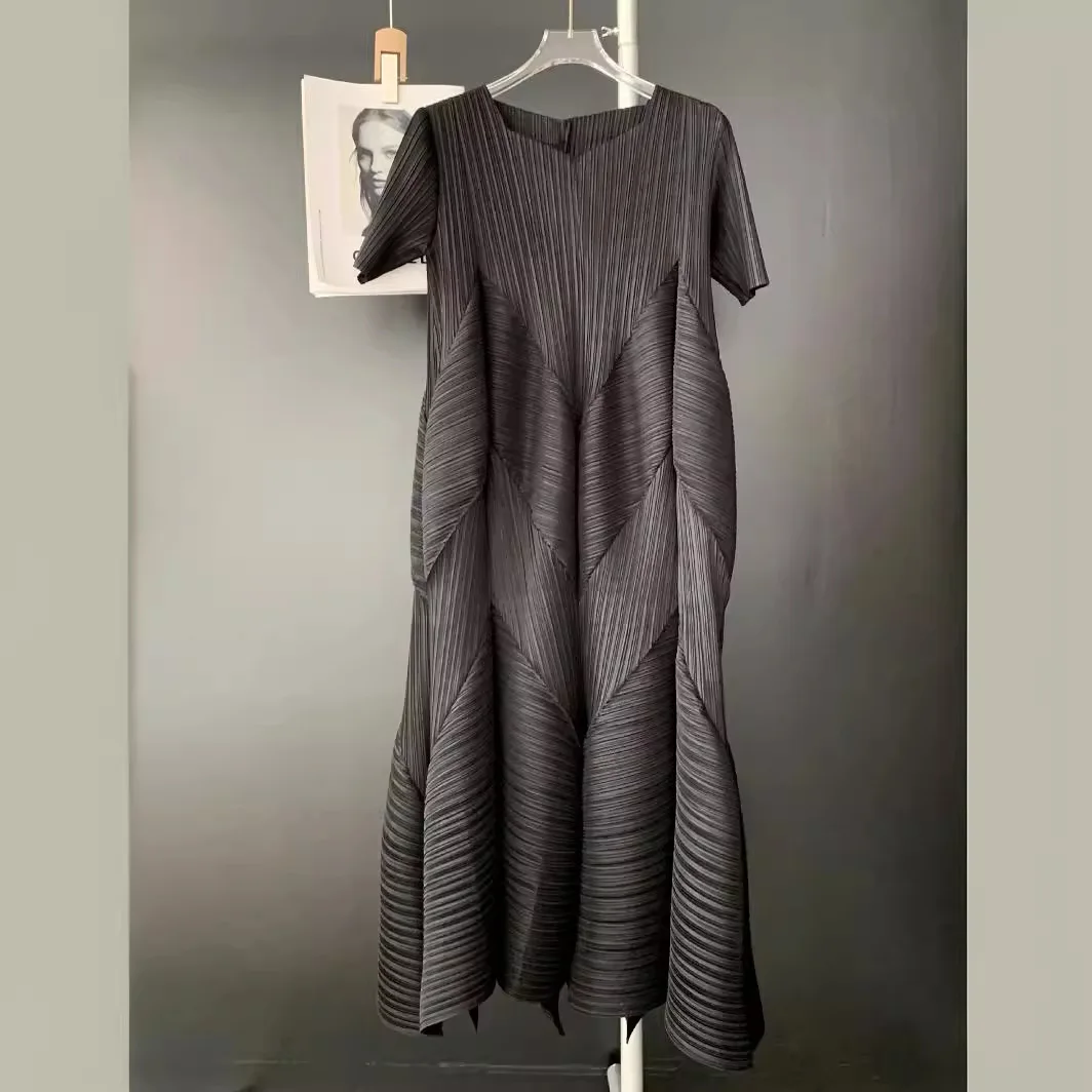 Miyake Pleated Original Dress 2024 Spring and Summer New Short-sleeved Flower Bud Dresses Elegant Dress Female Solid Long Dress
Miyake Pleated Original Dress 2024 Spring and Summer New Short-sleeved Flower Bud Dresses Elegant Dress Female Solid Long Dress