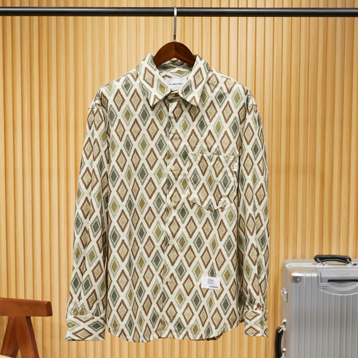 Мужская вельветовая рубашка в стиле ретро с длинным рукавом, 3D-принтом, модная повседневная осенняя рубашка высокого качества, классический воротник-стойка
Мужская вельветовая рубашка в стиле ретро с длинным рукавом, 3D-принтом, модная повседневная осенняя рубашка высокого качества, классический воротник-стойка