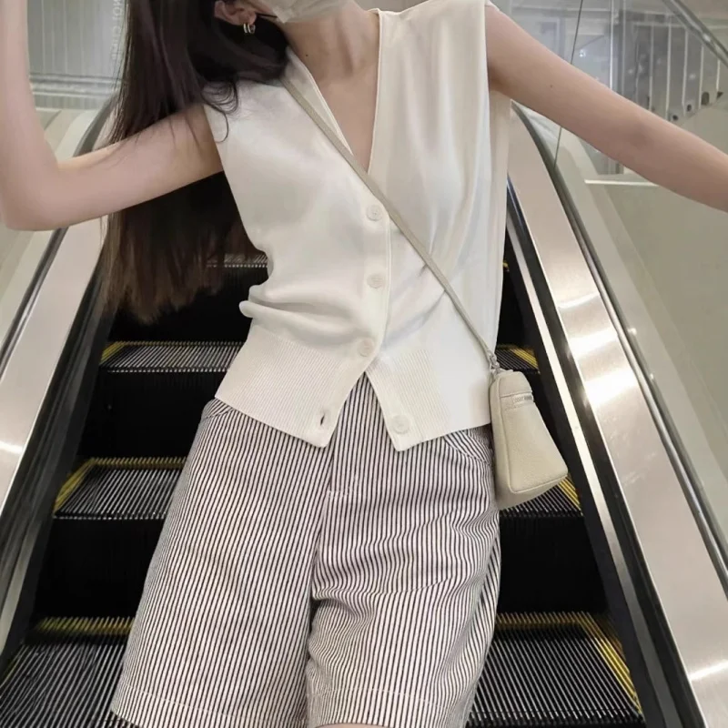 WhiteVCollared knitted cardigan vest women, summer Korean style, slimming, single-breasted, comfortable, waist-cinching,
WhiteVCollared knitted cardigan vest women, summer Korean style, slimming, single-breasted, comfortable, waist-cinching,