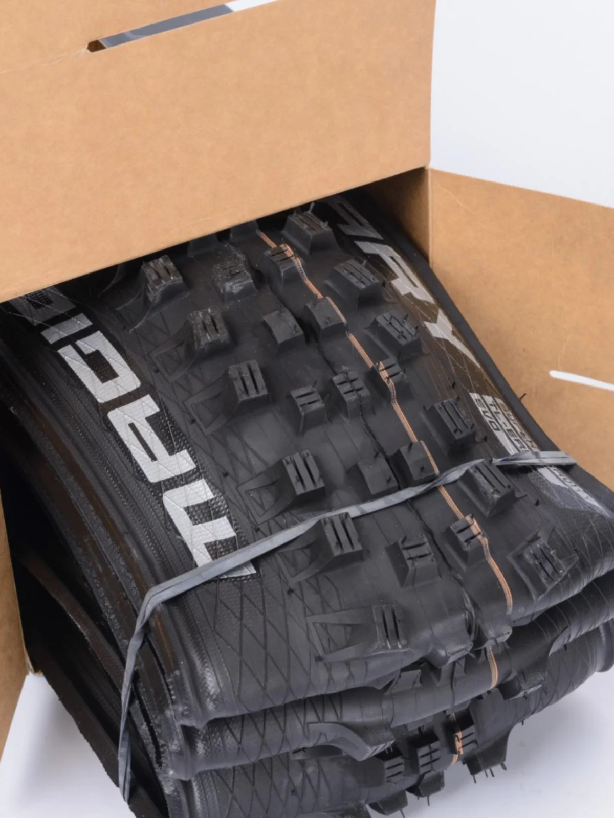 Schwartz Magic Mary Mountain Bike Outer Tire Durable Off-Road Cycling Equipment Accories for 27.5 29 Inch Bicycles
Schwartz Magic Mary Mountain Bike Outer Tire Durable Off-Road Cycling Equipment Accories for 27.5 29 Inch Bicycles