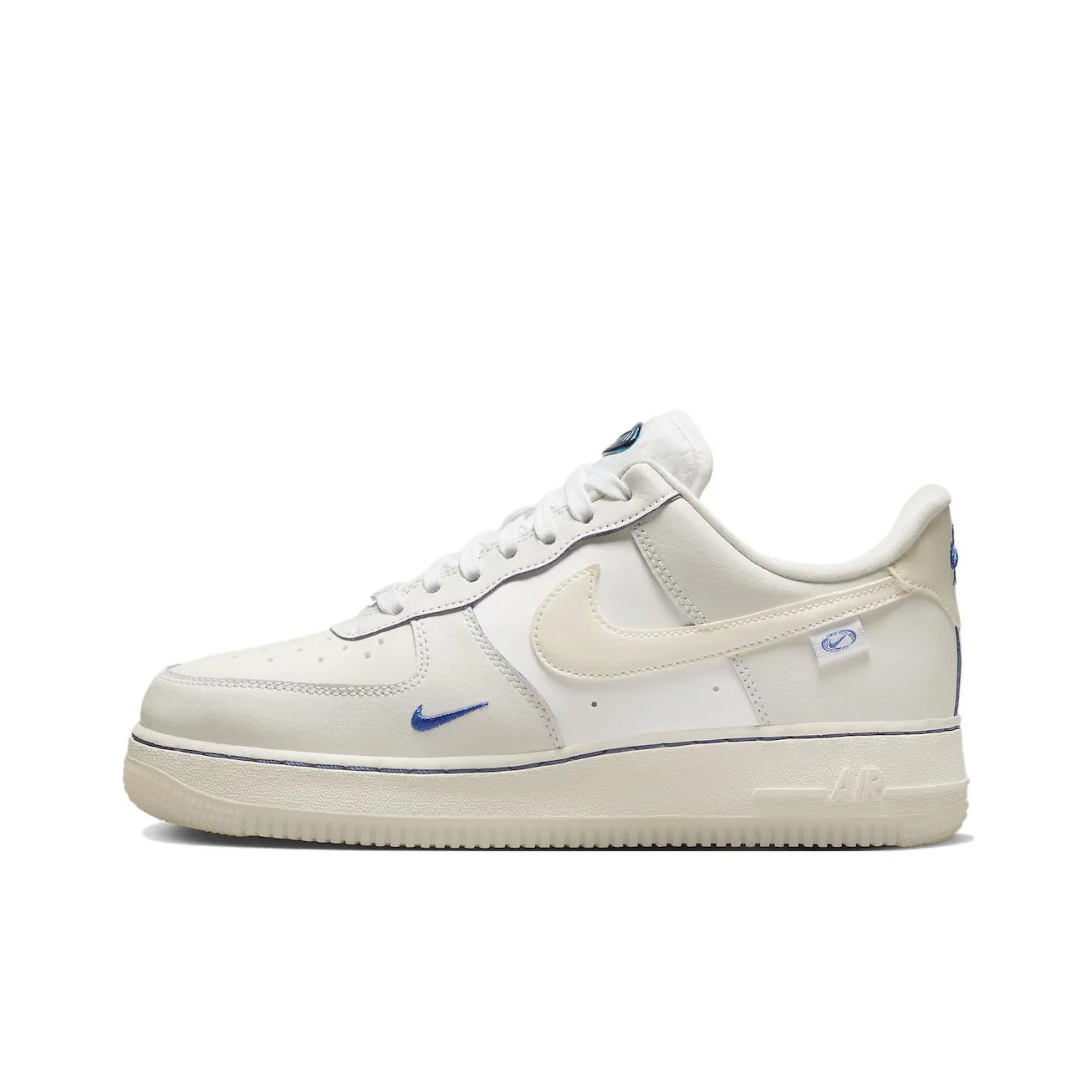 Женские кроссовки Nike Air Force 1 '07 Lx «Worldwide Pack Sail Game Royal» FB1839-111
Женские кроссовки Nike Air Force 1 '07 Lx «Worldwide Pack Sail Game Royal» FB1839-111