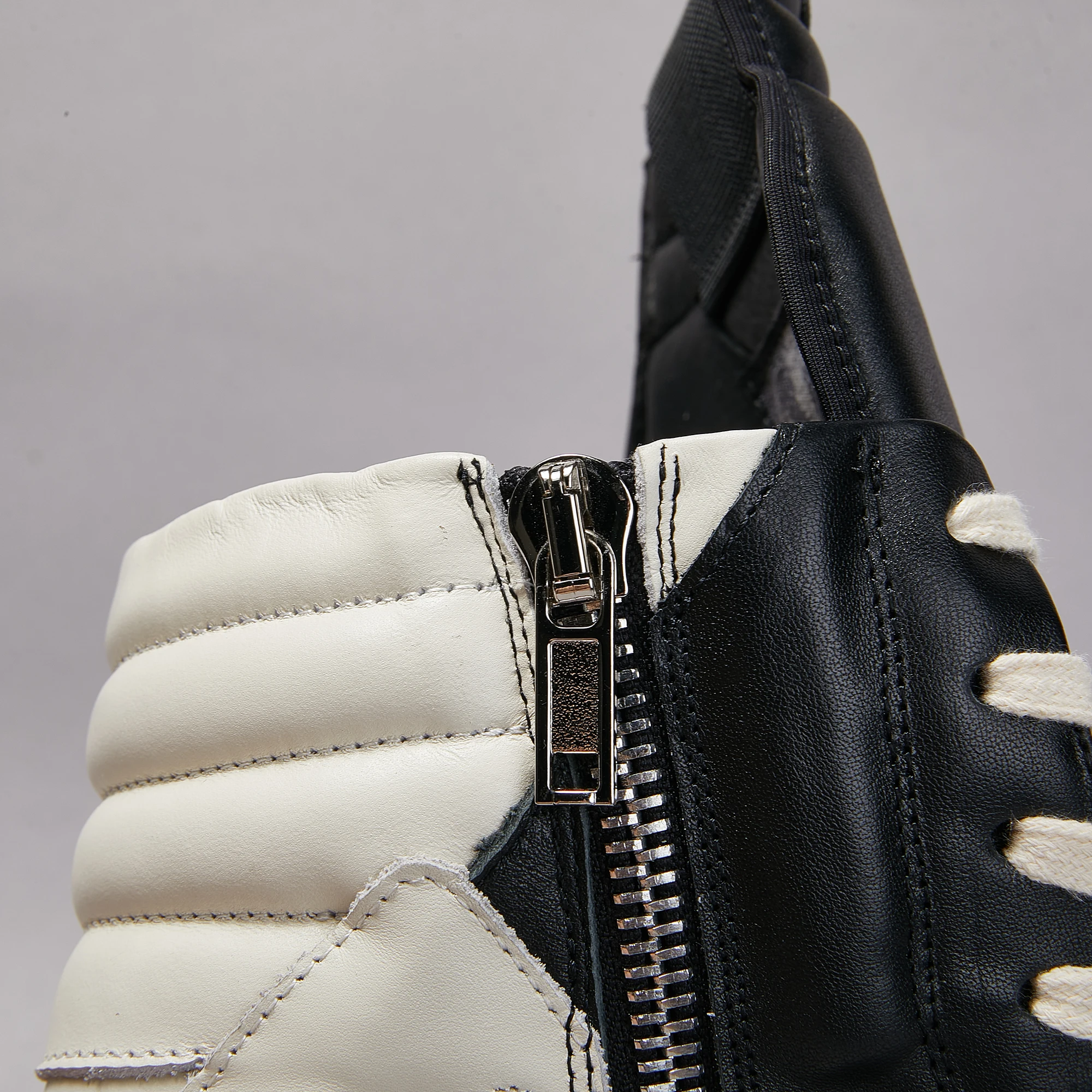 Classic Black And White Leather Inverted Triangle Casual Shoes Boots High-Quality Unisex Sports Fashion
Classic Black And White Leather Inverted Triangle Casual Shoes Boots High-Quality Unisex Sports Fashion