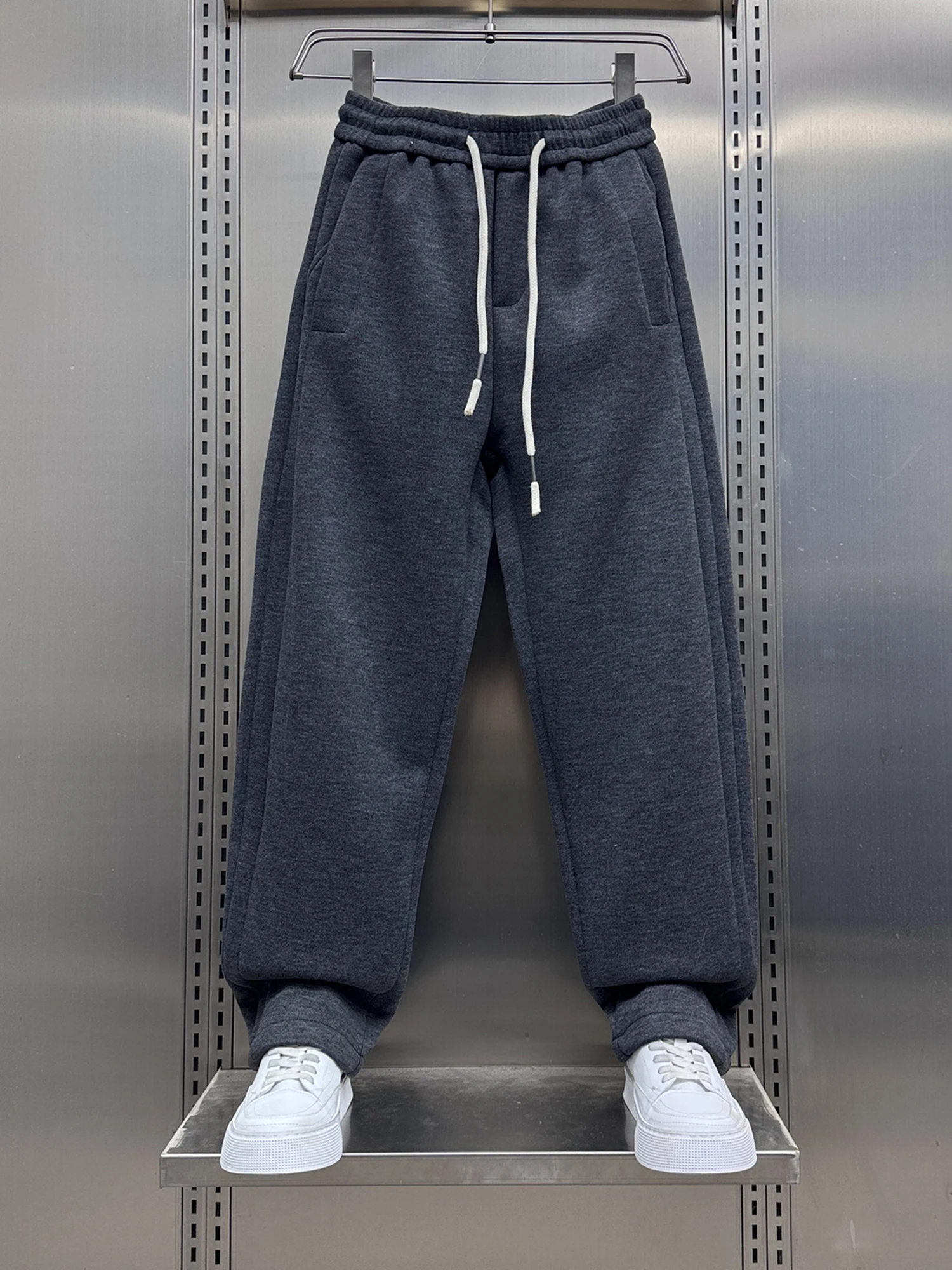 Loose Drawstring Casual Pants Men's Youth Versatile Straight Leg Long Pants Elastic Waist Sports Trousers Autumn Winter New A...
Loose Drawstring Casual Pants Men's Youth Versatile Straight Leg Long Pants Elastic Waist Sports Trousers Autumn Winter New A...