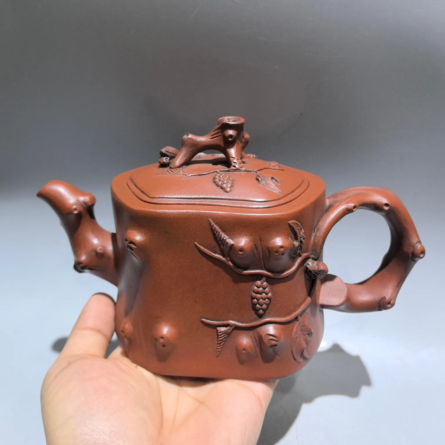 8"Chinese Yixing Purple Clay Pot Longevity Peach Root shape melon and fruit Teapot Kettle Ornaments Gather fortune
8"Chinese Yixing Purple Clay Pot Longevity Peach Root shape melon and fruit Teapot Kettle Ornaments Gather fortune