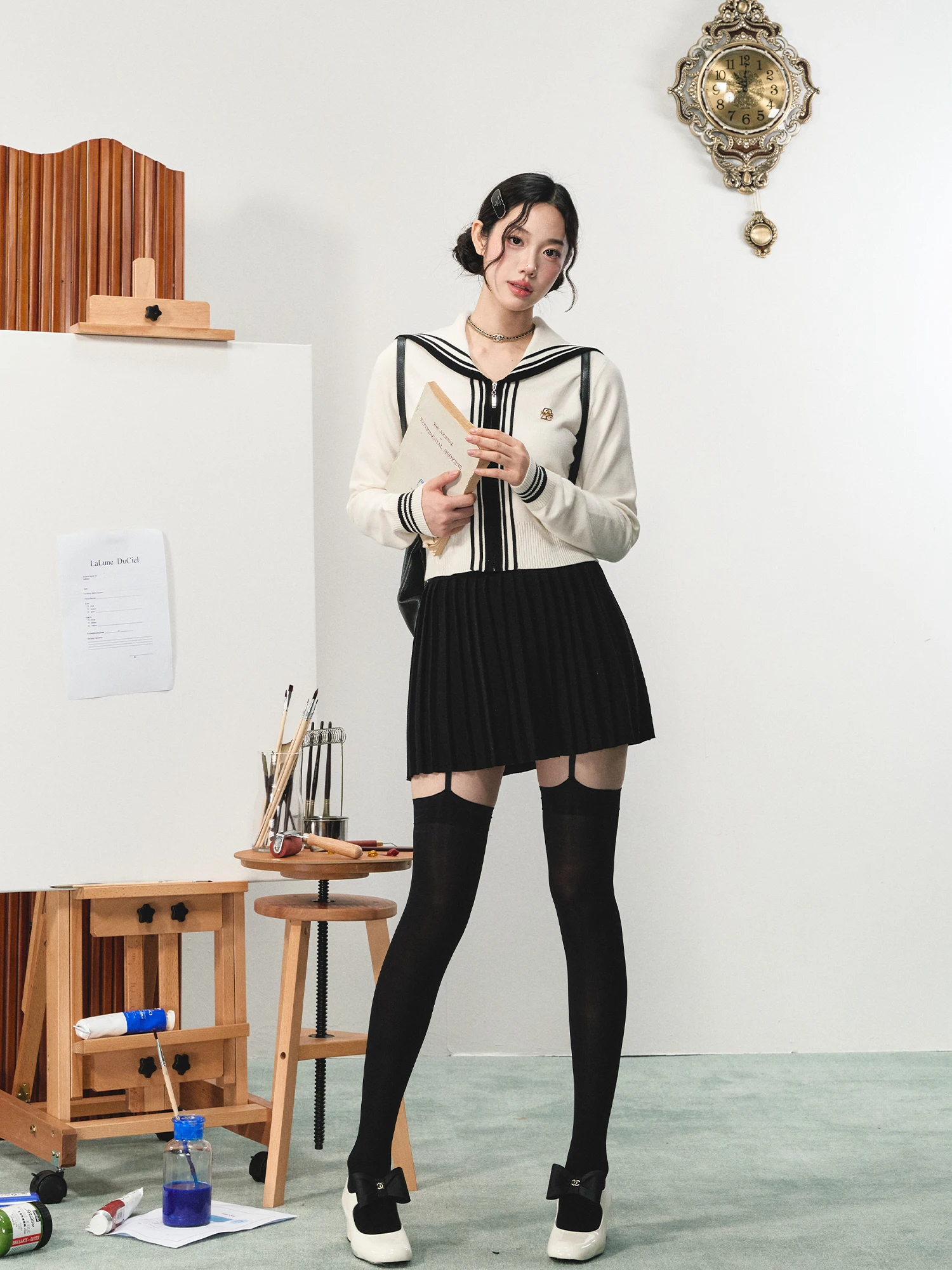 La Lune Du Ciel Темно-синий вязаный кардиган с воротником и плиссированной юбкой, женский модный комплект, осень 2024, винтажный школьный комплект из двух предметов...
La Lune Du Ciel Темно-синий вязаный кардиган с воротником и плиссированной юбкой, женский модный комплект, осень 2024, винтажный школьный комплект из двух предметов...