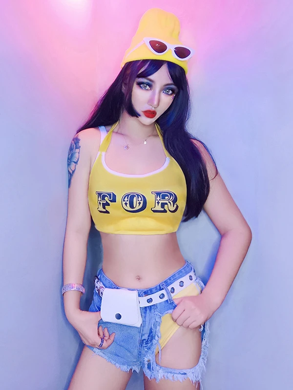Promotional Dance Bar DS Performance Costume Fashionable Hip Hop Set Strapless Neck Hanging Vest Ripped Jeans Shorts
Promotional Dance Bar DS Performance Costume Fashionable Hip Hop Set Strapless Neck Hanging Vest Ripped Jeans Shorts