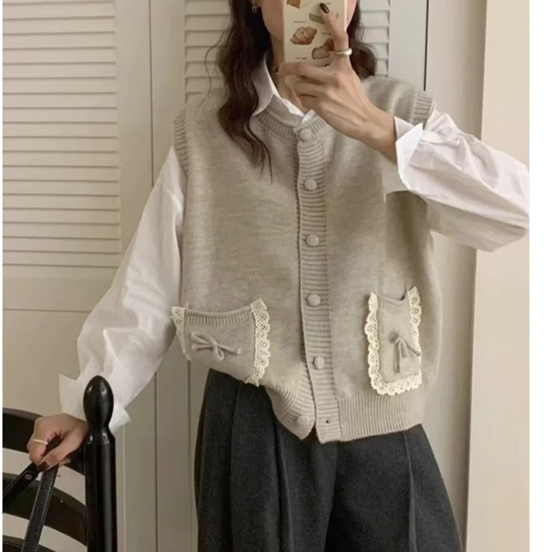 Knitted Vest Sweaters Women Jumpers Patchwork Lace Pocket Round Neck Sleeveless Single Breasted Loose Casual 2025 Autumn Winter
Knitted Vest Sweaters Women Jumpers Patchwork Lace Pocket Round Neck Sleeveless Single Breasted Loose Casual 2025 Autumn Winter