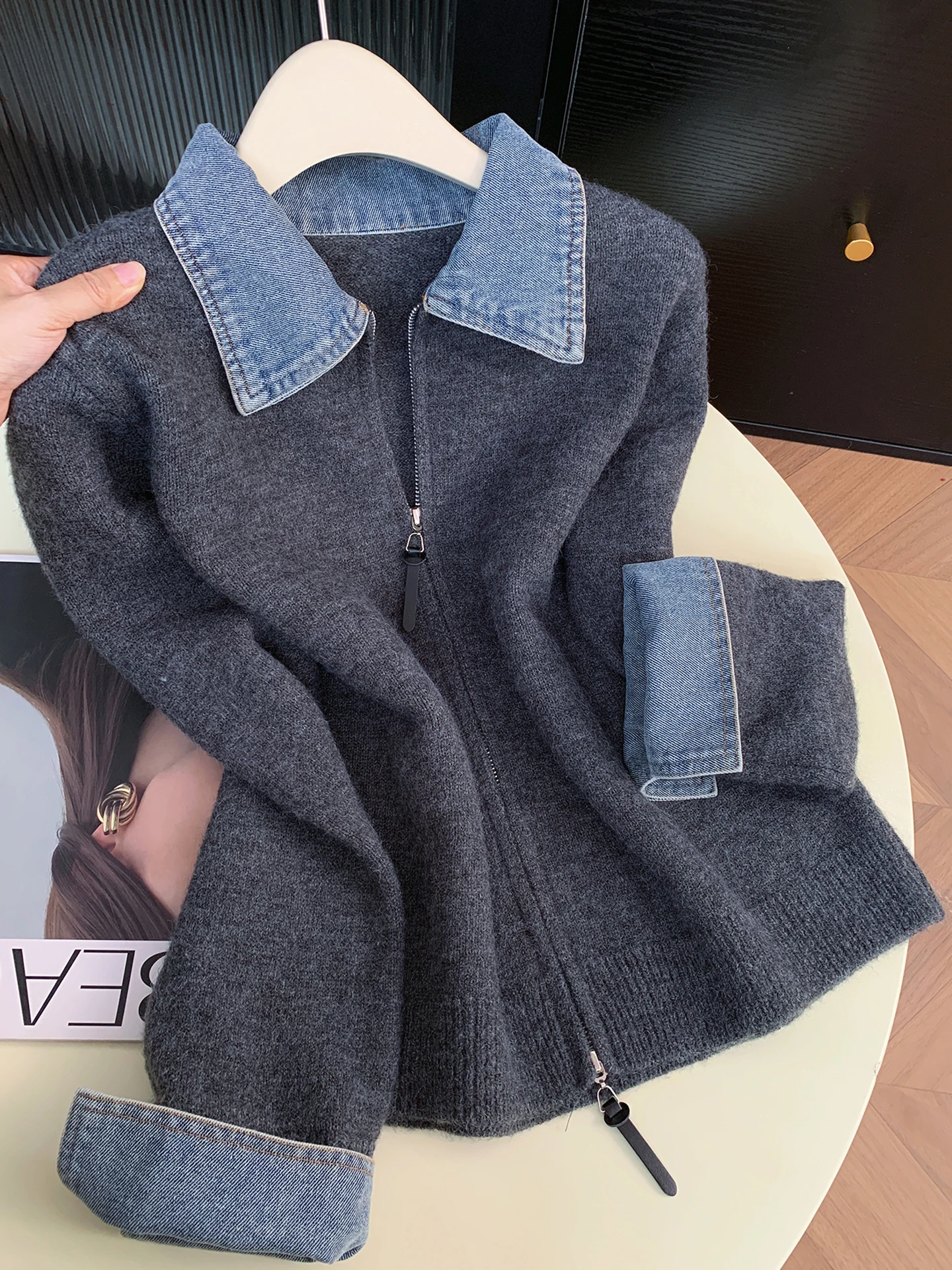 Женский вязаный кардиган с воротником, длинными рукавами, джинсовыми вставками, двойной молнией, в стиле пэчворк, весна-осень, универсальный, в стиле кэжуал, имитация твидового кардигана
Женский вязаный кардиган с воротником, длинными рукавами, джинсовыми вставками, двойной молнией, в стиле пэчворк, весна-осень, универсальный, в стиле кэжуал, имитация твидового кардигана