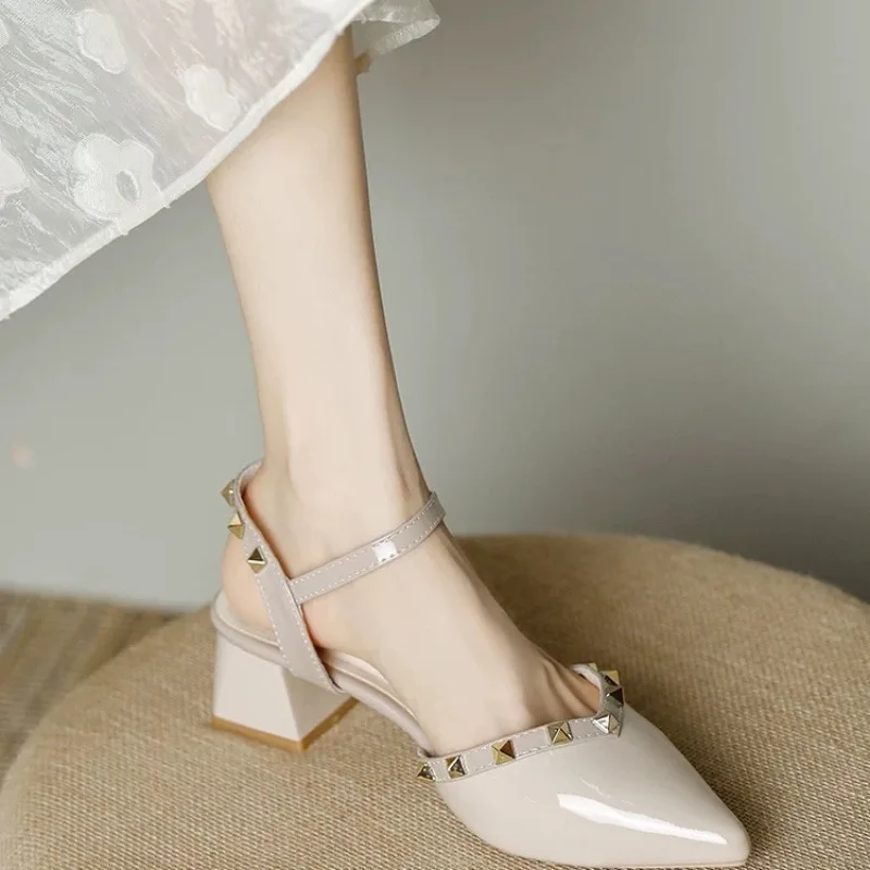 Women's Summer 2025 New Rivet Head High Heels Sandals Thick Heel Pointed Toe Open Toe Shoes Sensation Luxury Feeling Sandals
Women's Summer 2025 New Rivet Head High Heels Sandals Thick Heel Pointed Toe Open Toe Shoes Sensation Luxury Feeling Sandals