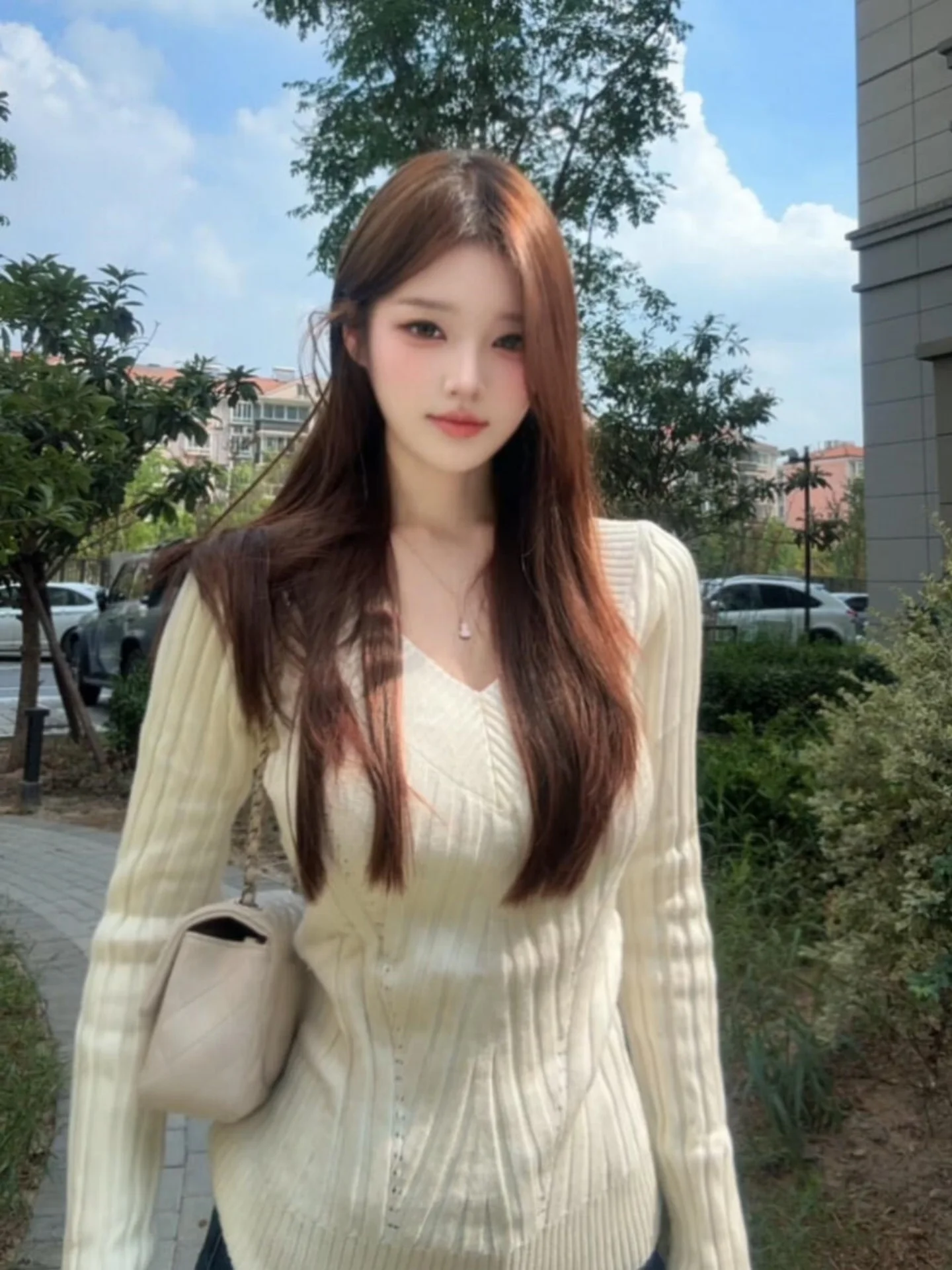 White V-Ne Long Sve Knitted Sweater Women's Autumn Winter Slim Fit Base Layer irt Korean Sle Top for Small Figures
White V-Ne Long Sve Knitted Sweater Women's Autumn Winter Slim Fit Base Layer irt Korean Sle Top for Small Figures