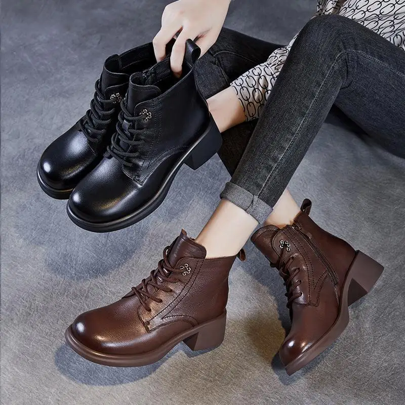 British Style Short Boots Boots Soft Leather Genuine Thick Heel Fashionable Foot Small Boots Winter Season Women's Shoes
British Style Short Boots Boots Soft Leather Genuine Thick Heel Fashionable Foot Small Boots Winter Season Women's Shoes