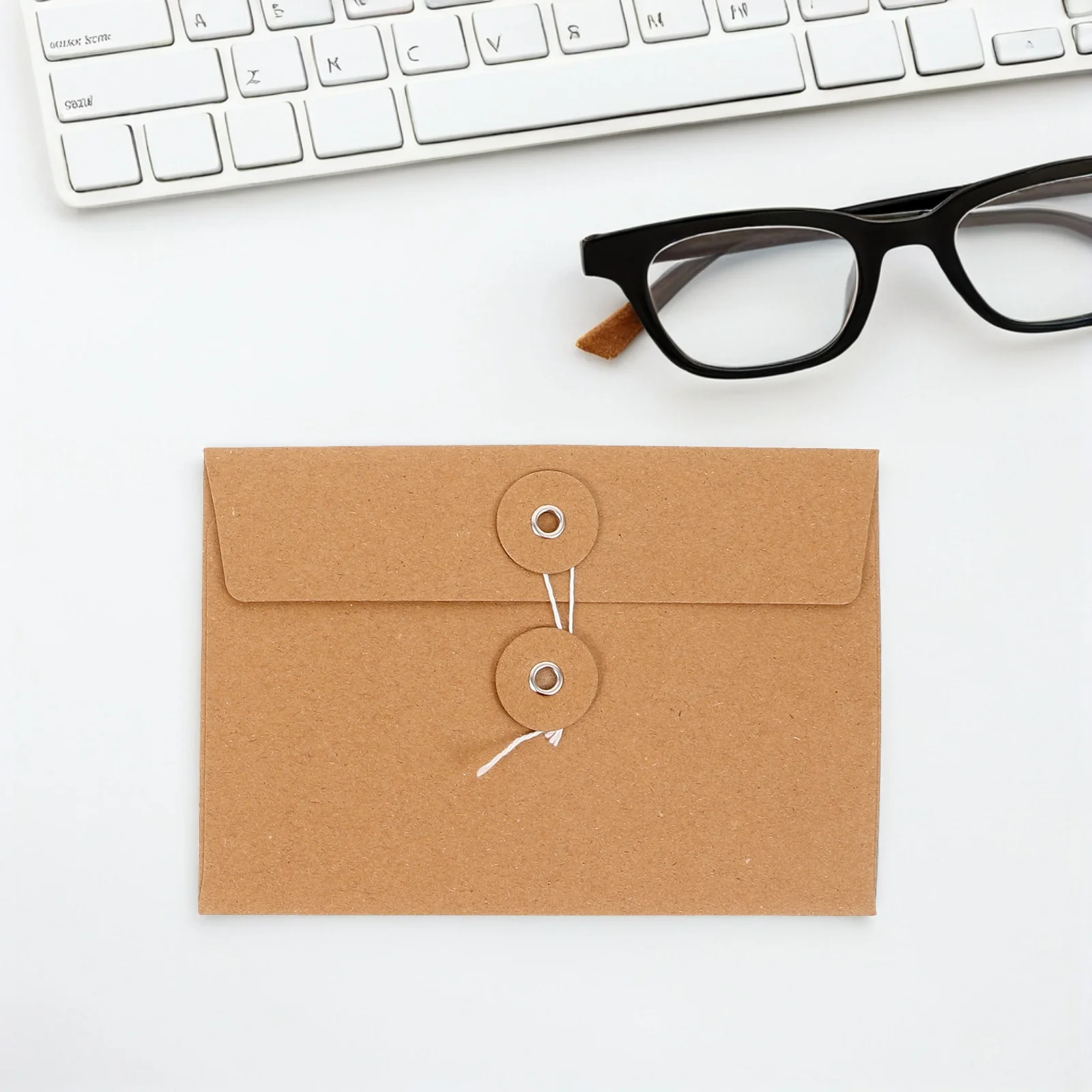 20Pcs Simple Style Kraft Envelopes Winding Storage Pouches for Invitations Thank You Cards Birthday Cards Letter Writing
20Pcs Simple Style Kraft Envelopes Winding Storage Pouches for Invitations Thank You Cards Birthday Cards Letter Writing