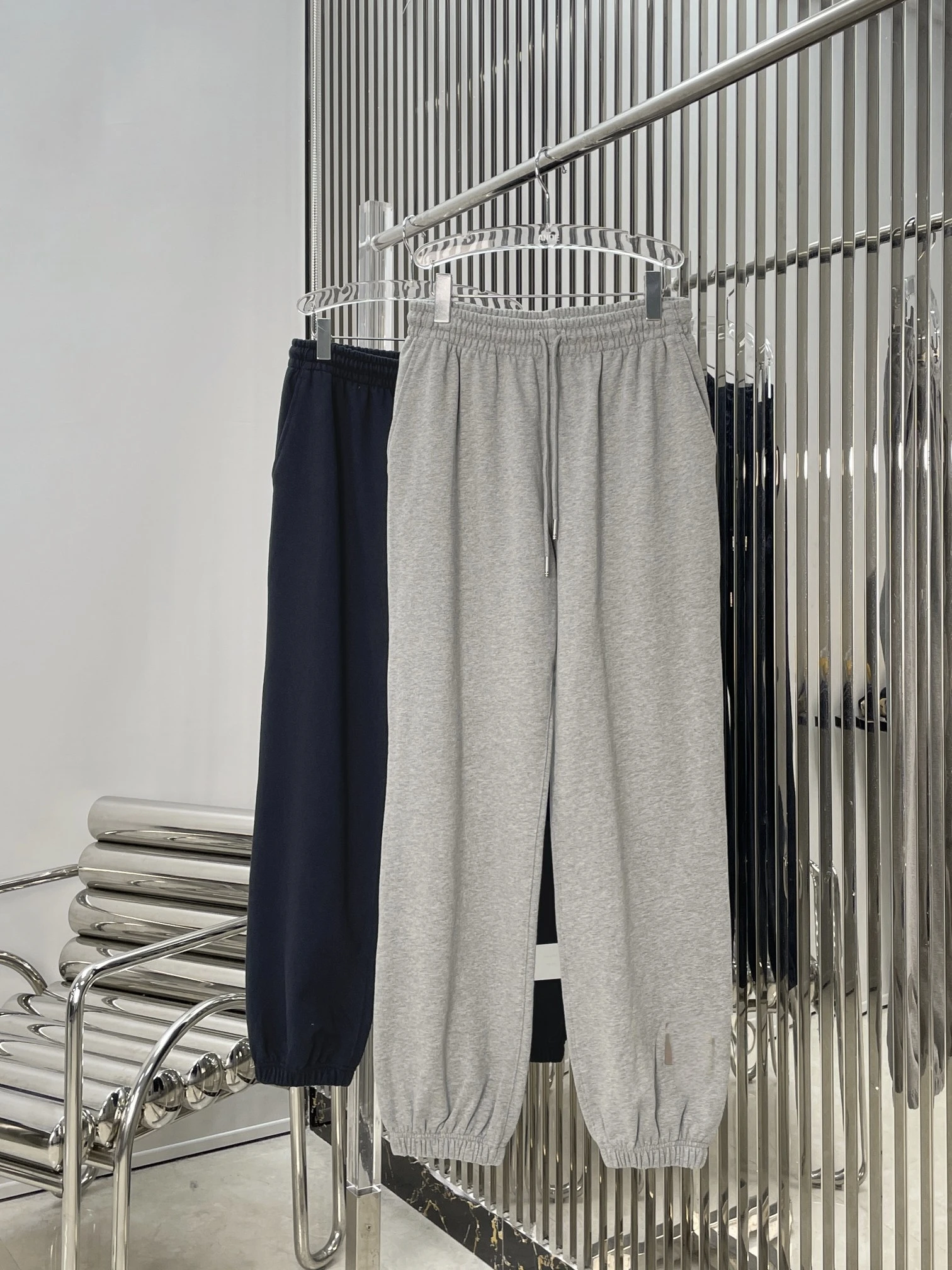 Fashionable Casual Women's Elastic Waist Drawstring Trousers Loose Slimming Versatile Leisure Sports Pants High Waist Long Pa...
Fashionable Casual Women's Elastic Waist Drawstring Trousers Loose Slimming Versatile Leisure Sports Pants High Waist Long Pa...