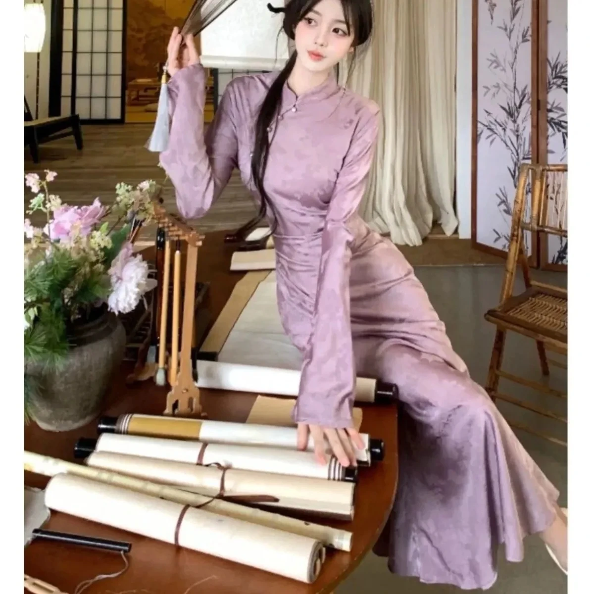 Новое платье с пряжкой и воротником-стойкой в китайском стиле, затягивающее талию и улучшенное женское платье Qipao, осень 2021, длинная юбка
Новое платье с пряжкой и воротником-стойкой в китайском стиле, затягивающее талию и улучшенное женское платье Qipao, осень 2021, длинная юбка