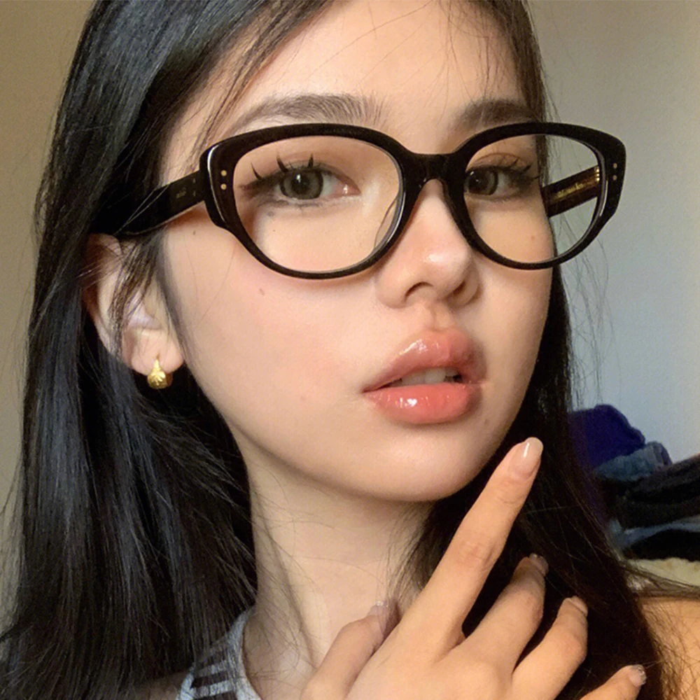 2025 Fashion Unisex Cat Eye Plain Glasses for Men Women Pc Frame Glasses for Party Eyeglasses Metal Studs Square Frame Eyewear
2025 Fashion Unisex Cat Eye Plain Glasses for Men Women Pc Frame Glasses for Party Eyeglasses Metal Studs Square Frame Eyewear