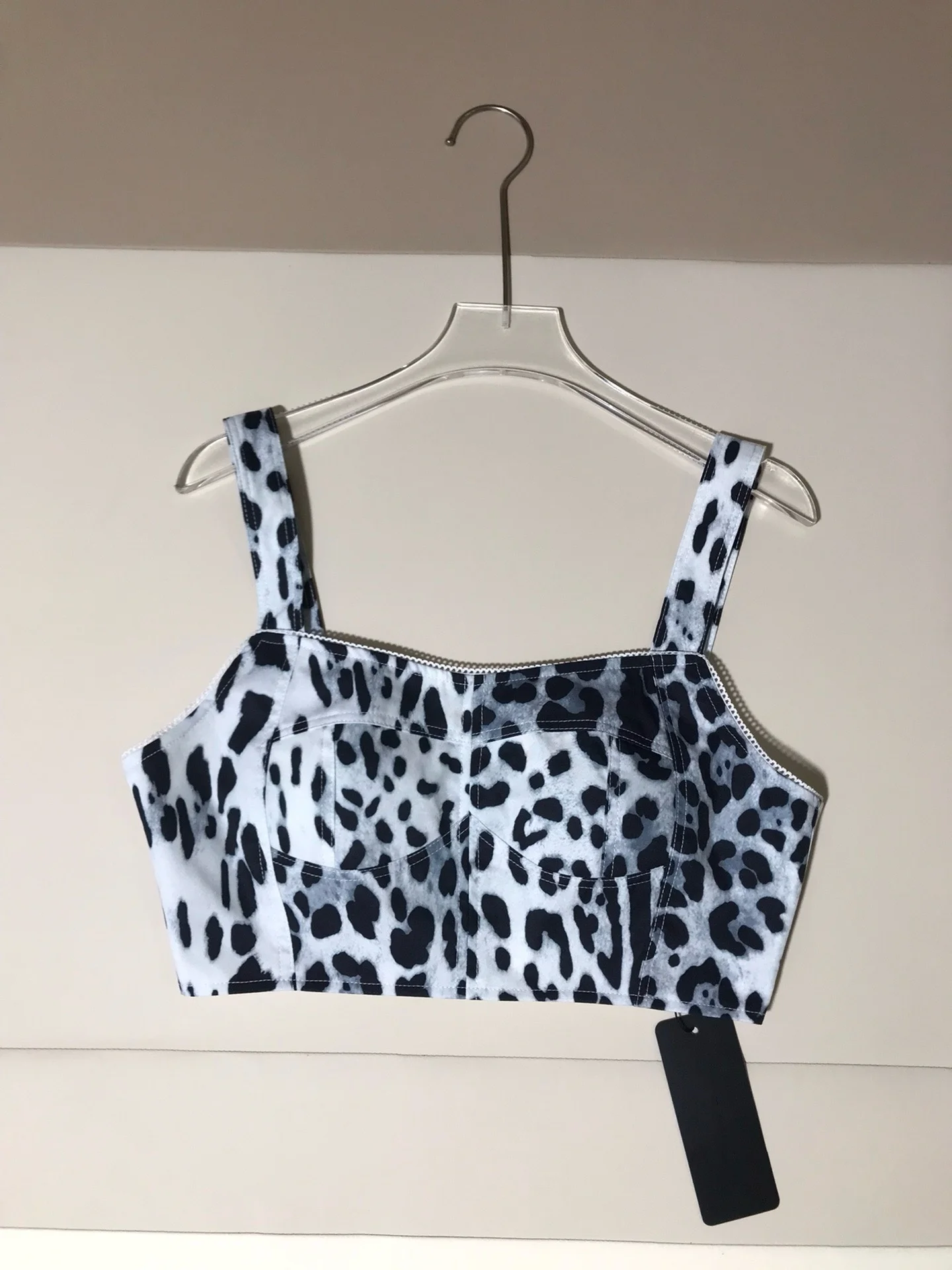 25 Summer New Leopard Print Vest Fashionable, Comfortable, Beautiful Back, Slim Fit, Multifunctional Women's Strapless Tank Top
25 Summer New Leopard Print Vest Fashionable, Comfortable, Beautiful Back, Slim Fit, Multifunctional Women's Strapless Tank Top