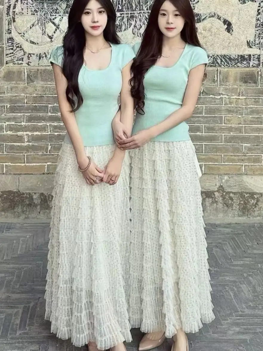 Unique Beautiful Short Sleeve Polka Dot Halter Skirt Women Summer Heavy Work Multi Layer Cake Long Dress Two Piece Set
Unique Beautiful Short Sleeve Polka Dot Halter Skirt Women Summer Heavy Work Multi Layer Cake Long Dress Two Piece Set