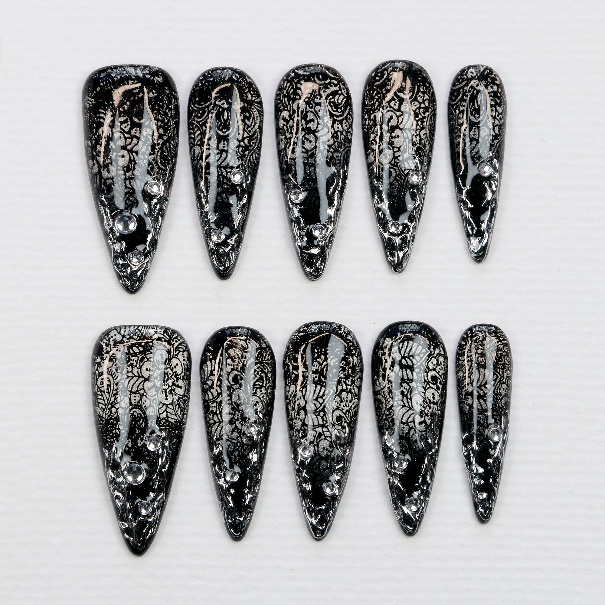 10Pcs Handmad Gothic Long Stiletto Press On Nails,Dark Glam Aurora Mirror,Custom 3D Fake Nail,Punk Metallic Handpainted Nail Art
10Pcs Handmad Gothic Long Stiletto Press On Nails,Dark Glam Aurora Mirror,Custom 3D Fake Nail,Punk Metallic Handpainted Nail Art