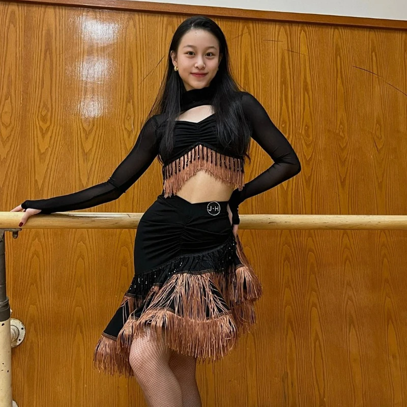 Adults Latin Dance Clothing Sexy Mesh Sleeves Latin Top Fringed Skirt Women Samba Latin Dance Costumes Performance Wear SL9544
Adults Latin Dance Clothing Sexy Mesh Sleeves Latin Top Fringed Skirt Women Samba Latin Dance Costumes Performance Wear SL9544