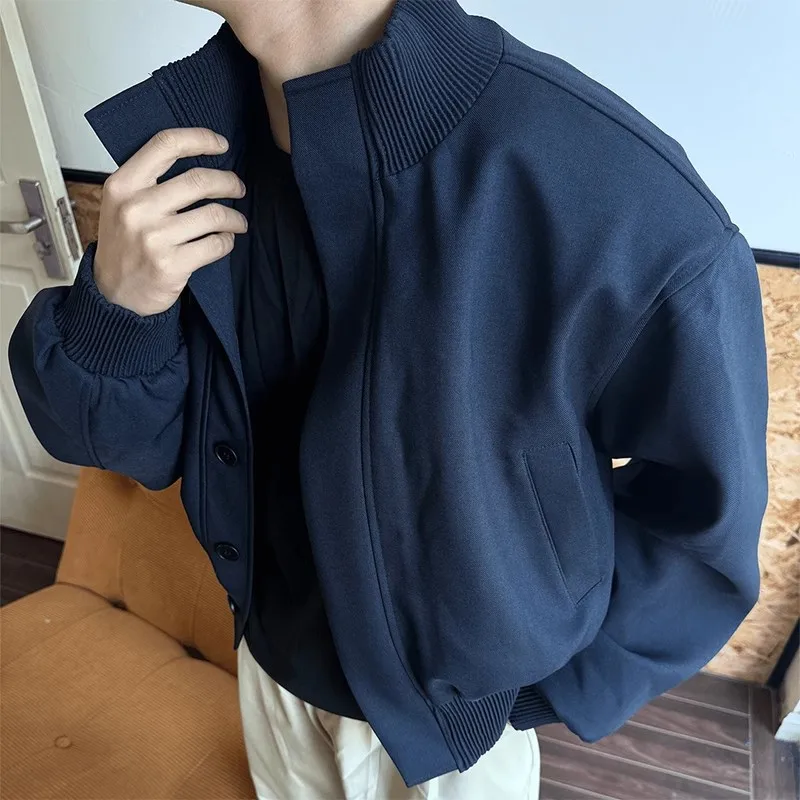 Американская короткая куртка с подплечниками, мужская весенне-осенняя дизайнерская высококачественная повседневная летная куртка с воротником-стойкой
Американская короткая куртка с подплечниками, мужская весенне-осенняя дизайнерская высококачественная повседневная летная куртка с воротником-стойкой