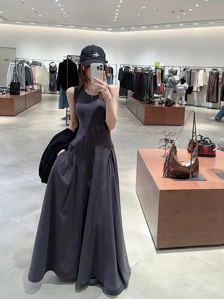 Retro Grey Waist-Cinching Vest Dress Elegant Back Hollow out Long Skirt Big Swing Summer Women's Fashion Casual A-Line Dress
Retro Grey Waist-Cinching Vest Dress Elegant Back Hollow out Long Skirt Big Swing Summer Women's Fashion Casual A-Line Dress
