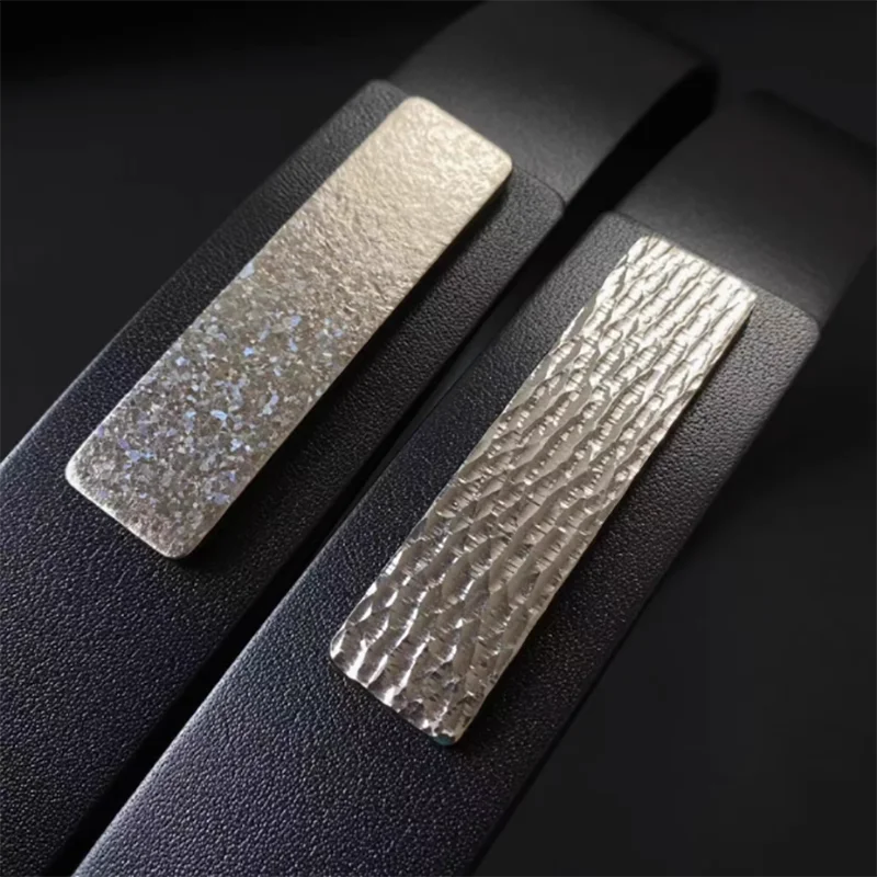 Pure titanium men's double needle smooth buckle anti allergic head layer cow belt
Pure titanium men's double needle smooth buckle anti allergic head layer cow belt