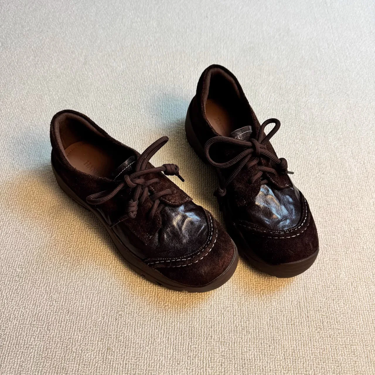 Женская повседневная обувь на толстой подошве с круглым носком, туфли на плоской подошве с неглубоким отверстием, женская обувь с украшением из строчки, новинка
Женская повседневная обувь на толстой подошве с круглым носком, туфли на плоской подошве с неглубоким отверстием, женская обувь с украшением из строчки, новинка