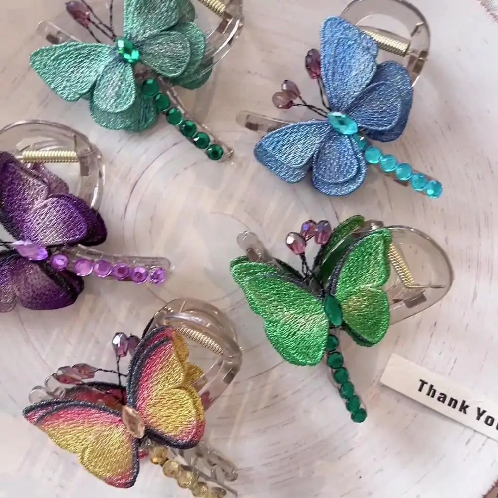 Изящная вышитая заколка для когтей, элегантная заколка для волос в китайском стиле со стразами, изысканный головной убор ручной работы на свадьбу
Изящная вышитая заколка для когтей, элегантная заколка для волос в китайском стиле со стразами, изысканный головной убор ручной работы на свадьбу