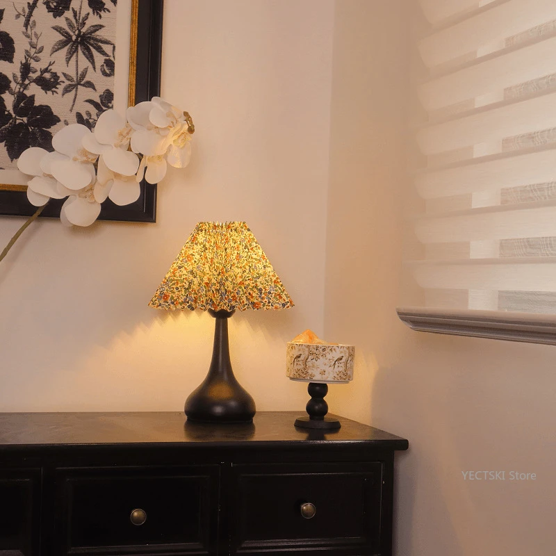 Nordic night light, bedside lamp, bedroom atmosphere, girlish heart, sleeping, high-end and warm pleated table lamp
Nordic night light, bedside lamp, bedroom atmosphere, girlish heart, sleeping, high-end and warm pleated table lamp