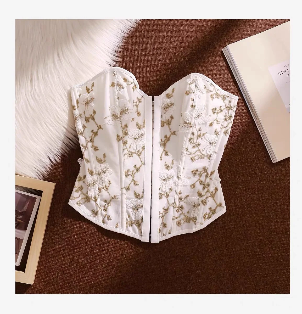 French palace lace corsets, vintage embroidered butterfly corsets, perfect for weddings and evening parties.
French palace lace corsets, vintage embroidered butterfly corsets, perfect for weddings and evening parties.