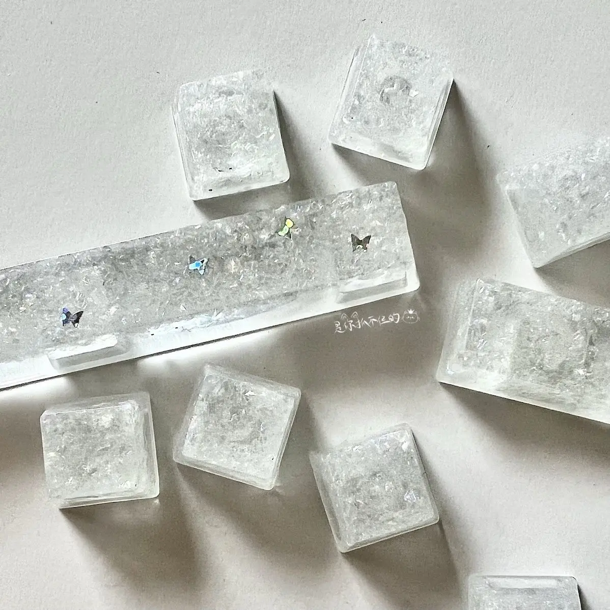 Ice crystal keycap Cross shaft Mechanical keyboard Keycap Transparent Supplementary keycap Single
Ice crystal keycap Cross shaft Mechanical keyboard Keycap Transparent Supplementary keycap Single