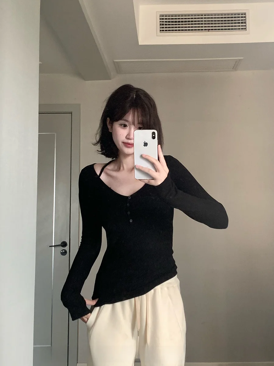 Bla Versatile Base irt CallmeEar Ne Hanging Design Slimming V-Ne Inner Wear Comfortable Long Sve Knitted Top
Bla Versatile Base irt CallmeEar Ne Hanging Design Slimming V-Ne Inner Wear Comfortable Long Sve Knitted Top