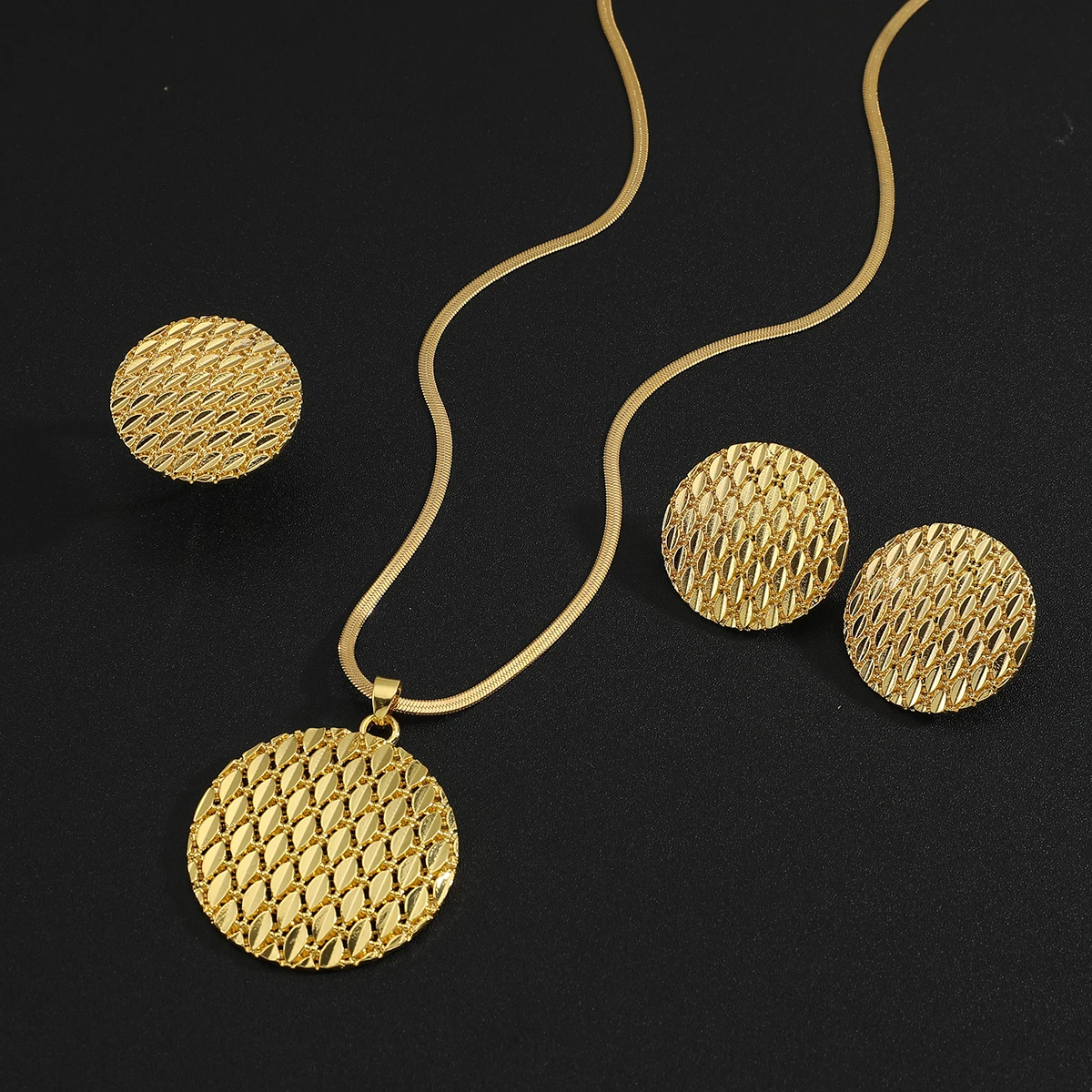 Golden Stainless steel necklace + earrings + ring Set for Women's Jewelry glossy round geometric flowers Pendant Fashion Gift
Golden Stainless steel necklace + earrings + ring Set for Women's Jewelry glossy round geometric flowers Pendant Fashion Gift