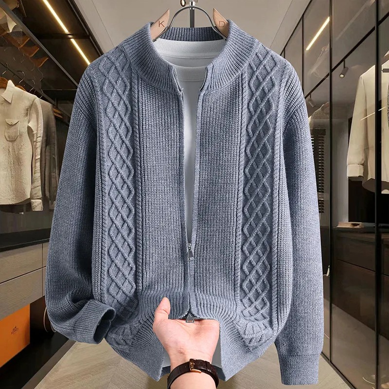 Новый мужской вязаный кардиган-свитер 2025 года, повседневный, осенне-зимний, с молнией, комфортный, средней толщины
Новый мужской вязаный кардиган-свитер 2025 года, повседневный, осенне-зимний, с молнией, комфортный, средней толщины