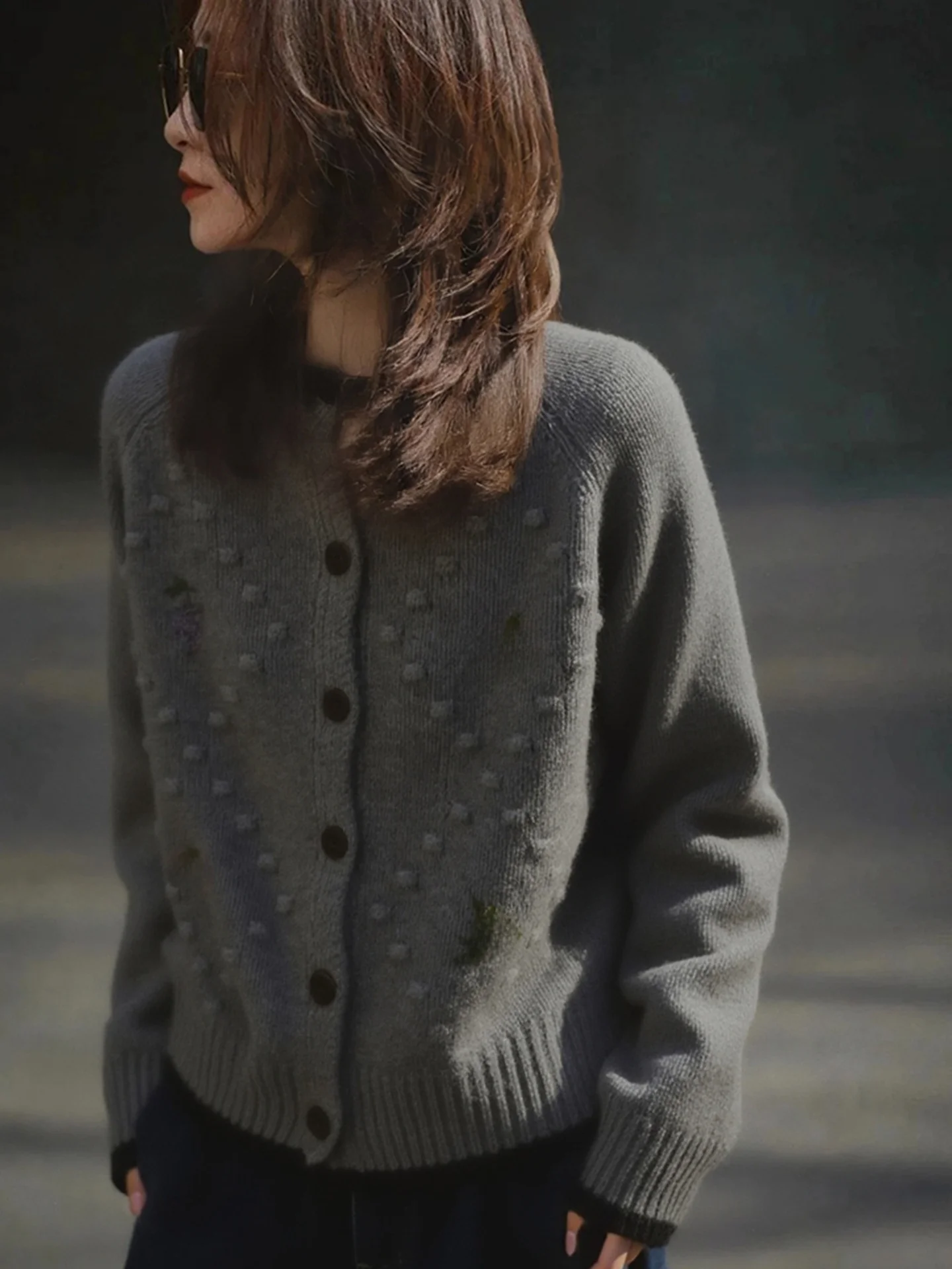 Вязаный кардиган с длинными рукавами и вышивкой, женский, модный, для повседневной носки, на одной пуговице, с цветочным узором, универсальный топ
Вязаный кардиган с длинными рукавами и вышивкой, женский, модный, для повседневной носки, на одной пуговице, с цветочным узором, универсальный топ