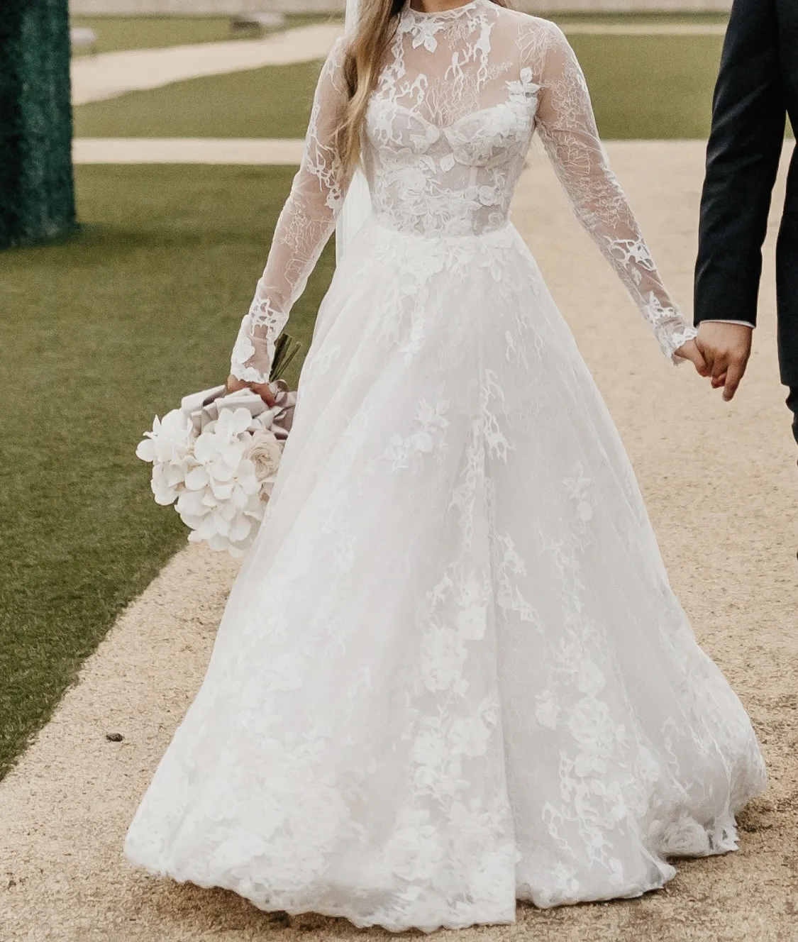 See Through Wedding Dress Long Lace Illusion Sleeve High Neck Garden Chapel Bridal Ceremony Engagement Party Gown Keyhole Back
See Through Wedding Dress Long Lace Illusion Sleeve High Neck Garden Chapel Bridal Ceremony Engagement Party Gown Keyhole Back