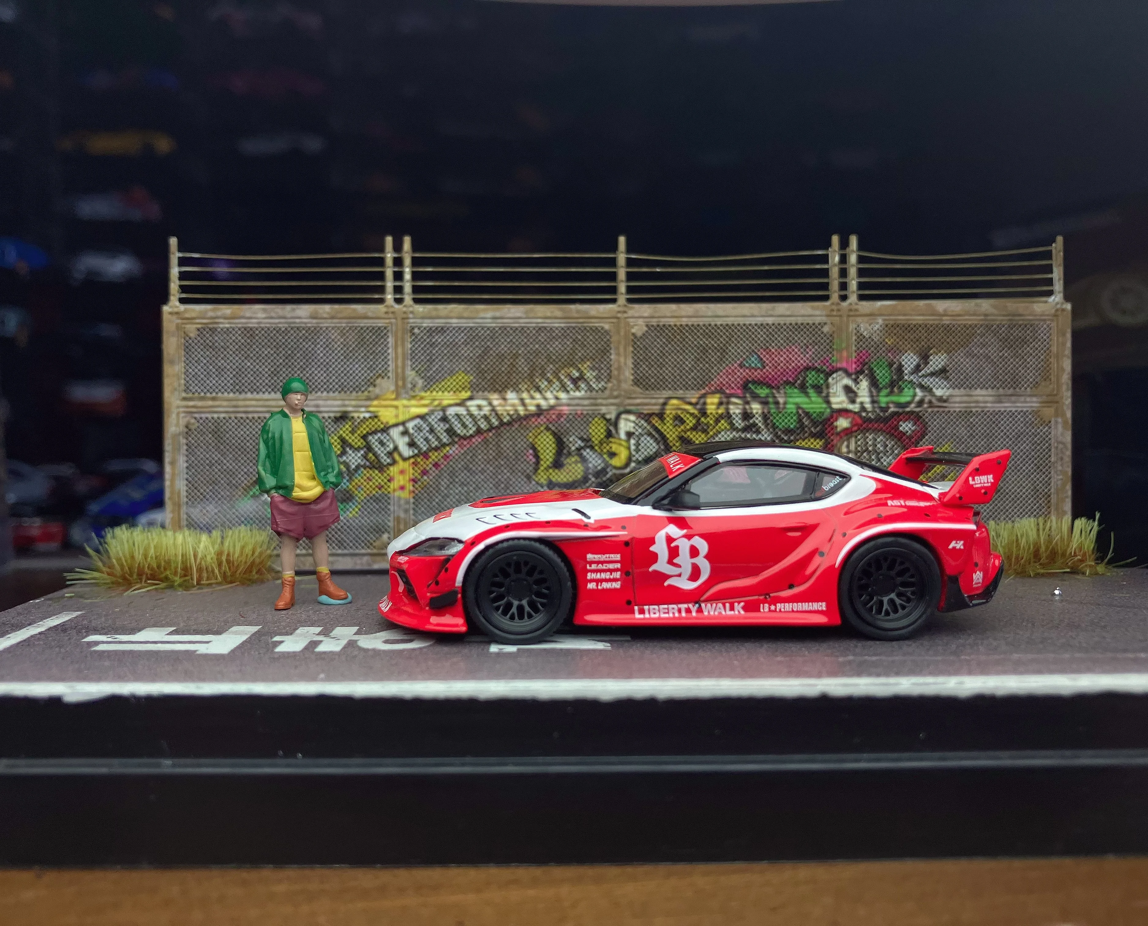 Plot 1/64 Cool Guy Plastic Doll Series - Car Model Scene - Does not include scene or model car
Plot 1/64 Cool Guy Plastic Doll Series - Car Model Scene - Does not include scene or model car