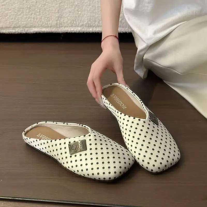 Women PU Leather Polka Dot Baotou Flat Sole Slippers Summer New Soft sole Non Slip Waterproof Square Toe Outdoor Half Slippers
Women PU Leather Polka Dot Baotou Flat Sole Slippers Summer New Soft sole Non Slip Waterproof Square Toe Outdoor Half Slippers