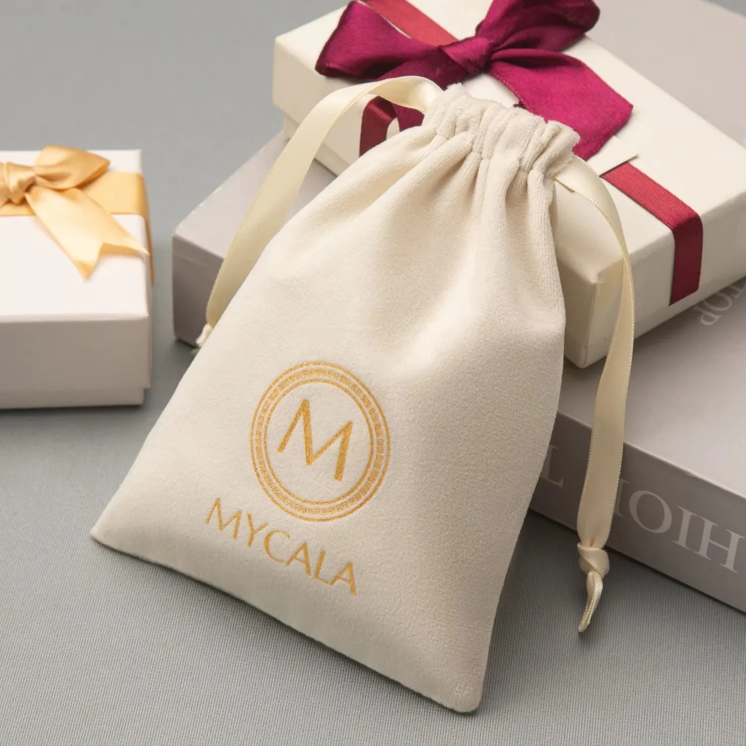 Custom Logo Beige Velvet Dust Bag Drawstring Bracelet Packaging Small Jewelry Gifts Wholesale Rope Storage Pouch
Custom Logo Beige Velvet Dust Bag Drawstring Bracelet Packaging Small Jewelry Gifts Wholesale Rope Storage Pouch