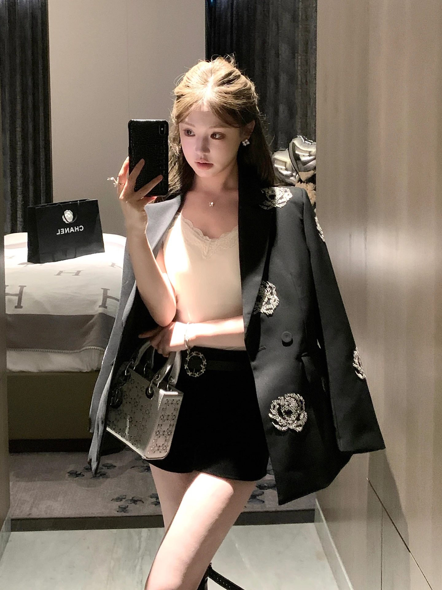 Bla Casual OL Glittering Diamond Heavy Work Loose Women's Suit Jaet with Rose Print Embroidery And Sequins Long Sve Coat
Bla Casual OL Glittering Diamond Heavy Work Loose Women's Suit Jaet with Rose Print Embroidery And Sequins Long Sve Coat