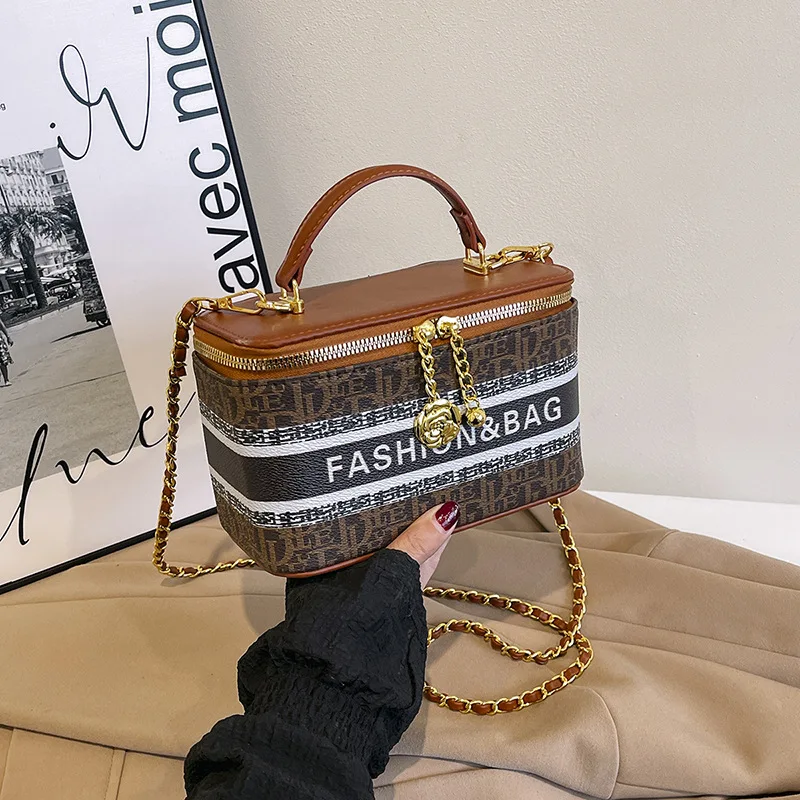 Bag Women 2025 New Style Simple Fashion Retro Letter Large Capacity Handheld Box Bag Crossbody Bag
Bag Women 2025 New Style Simple Fashion Retro Letter Large Capacity Handheld Box Bag Crossbody Bag