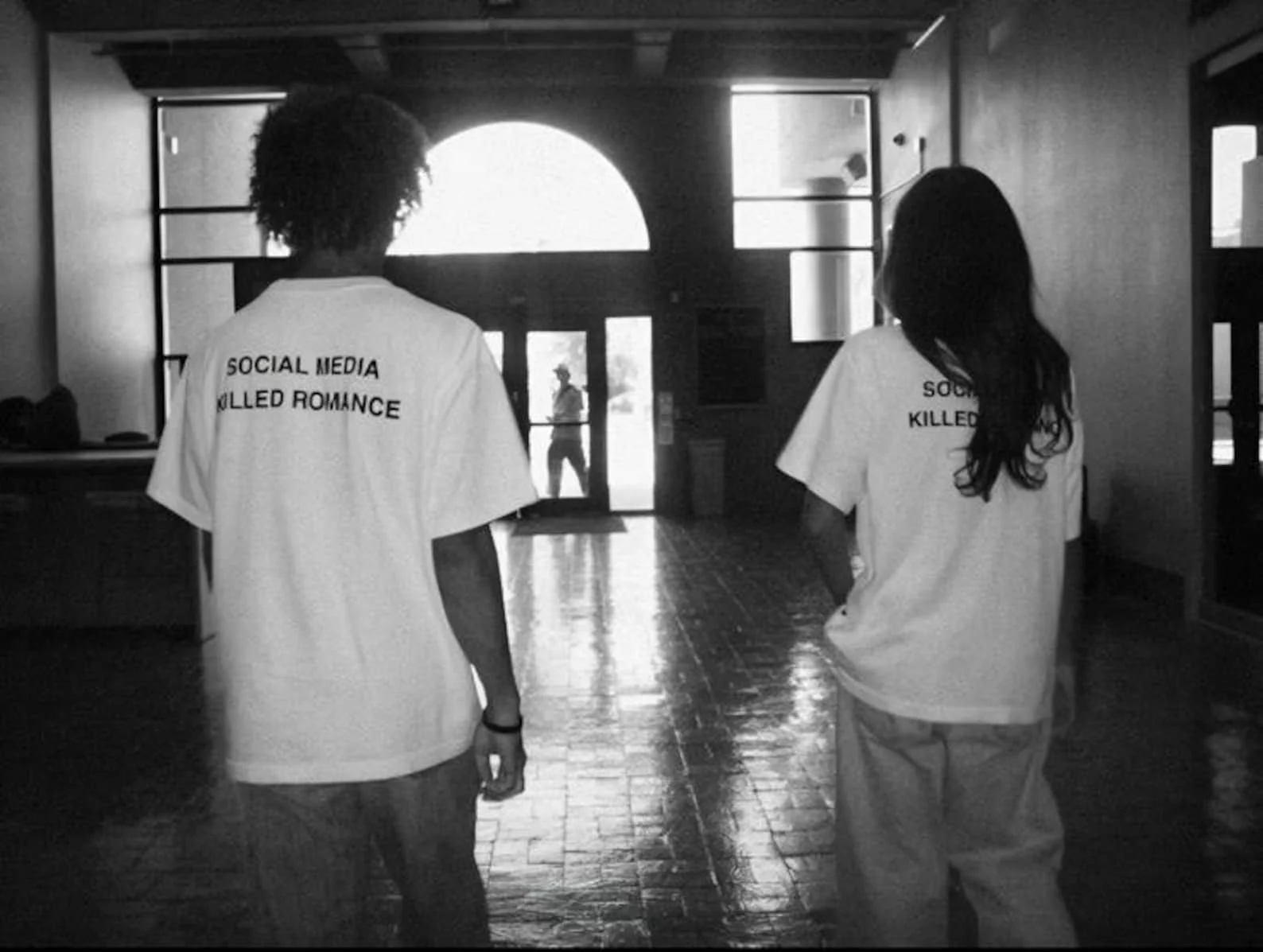 2025 New Social Media Killed Romance T Shirt Men Women Aesthetic Valentine's T-Shirt Unisex High Quality Y2k Tops Cotton Tees
2025 New Social Media Killed Romance T Shirt Men Women Aesthetic Valentine's T-Shirt Unisex High Quality Y2k Tops Cotton Tees