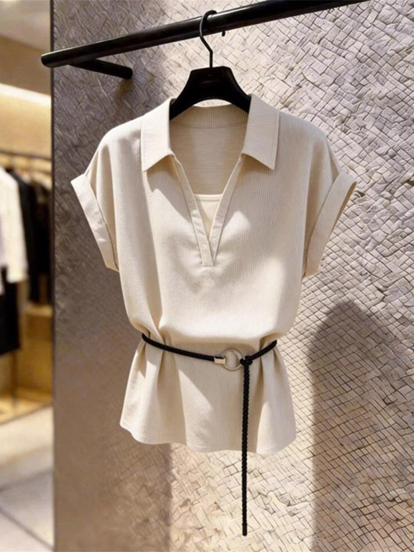 Korean Style Neck Short Sleeve Shirt Women Summer Unique Beautiful Slimming Waist Cinched Elegant Top Fake Two-Piece
Korean Style Neck Short Sleeve Shirt Women Summer Unique Beautiful Slimming Waist Cinched Elegant Top Fake Two-Piece