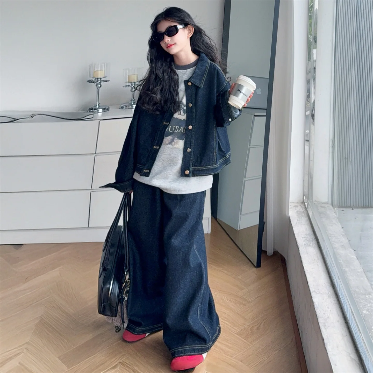 Autumn Children Girls 3pcs Sets Cartoon Printed Undershirt+Long Sleeves Denim Coat+Wide Leg Jean Junior Girls Fashion Outfit
Autumn Children Girls 3pcs Sets Cartoon Printed Undershirt+Long Sleeves Denim Coat+Wide Leg Jean Junior Girls Fashion Outfit