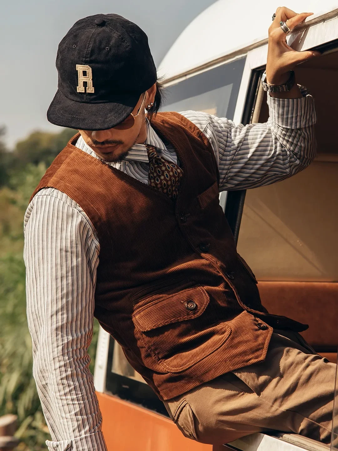 Red Tornado Vintage-Inspired Corduroy Vest Fall Winter Mens Casual V Neck Waistcoat
Red Tornado Vintage-Inspired Corduroy Vest Fall Winter Mens Casual V Neck Waistcoat