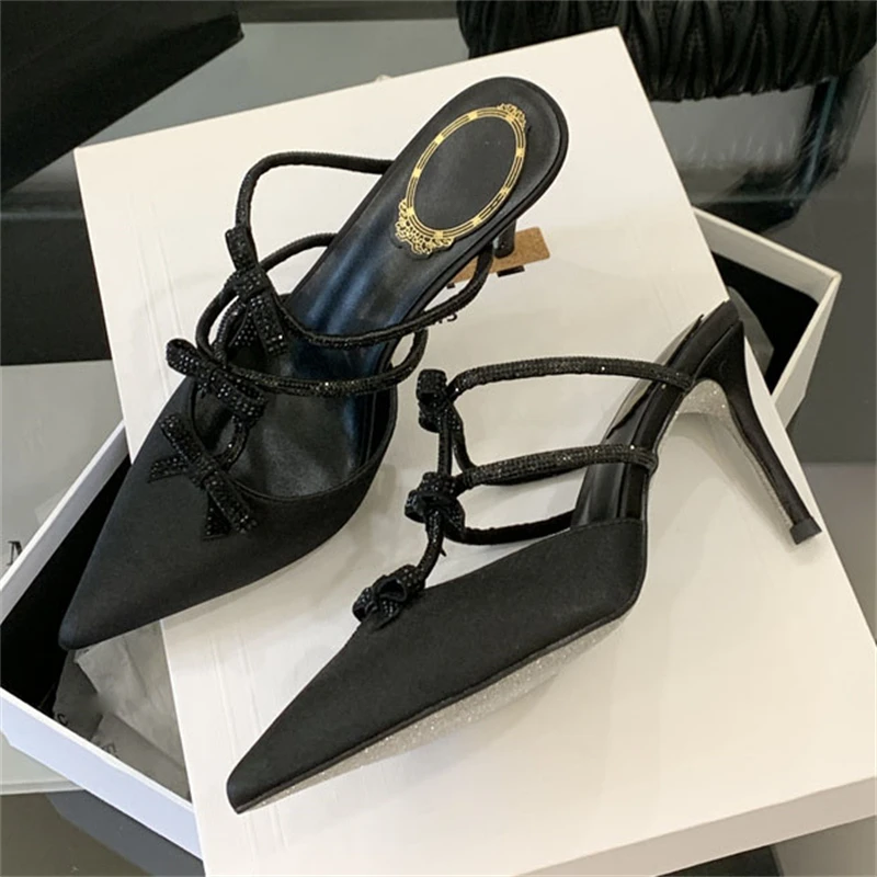 Aneikeh/летняя модная элегантная пикантная обувь на тонком высоком каблуке, туфли-лодочки с острым носком, сандалии, женские тапочки с бантом и кристаллами
Aneikeh/летняя модная элегантная пикантная обувь на тонком высоком каблуке, туфли-лодочки с острым носком, сандалии, женские тапочки с бантом и кристаллами