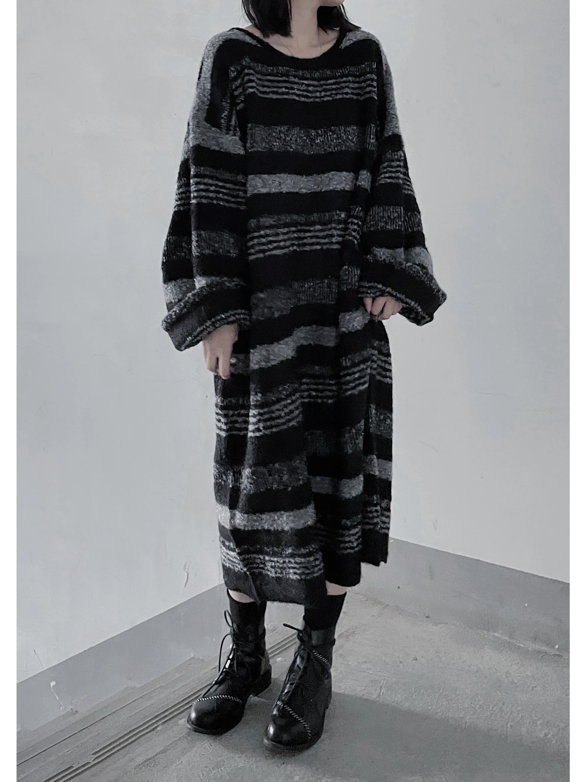 Loose Long Knitted Sweater Maxi Dress Thickened Self-Keeping Style Comfortable Lazy Fashion Women's Winter Woolen Coatdress
Loose Long Knitted Sweater Maxi Dress Thickened Self-Keeping Style Comfortable Lazy Fashion Women's Winter Woolen Coatdress
