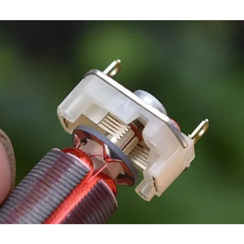 MABUCHI FF-050SK-11170 D/V9.0 Mini 050 Motor DC 6V 9V 12V High Speed Metal Brush Micro 15mm Electric Motor for Car AV DVD Engine
MABUCHI FF-050SK-11170 D/V9.0 Mini 050 Motor DC 6V 9V 12V High Speed Metal Brush Micro 15mm Electric Motor for Car AV DVD Engine